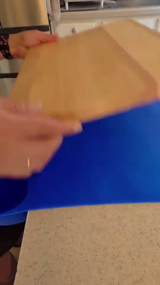 Home cook setting the ROO board onto the mat to start family dinner prep